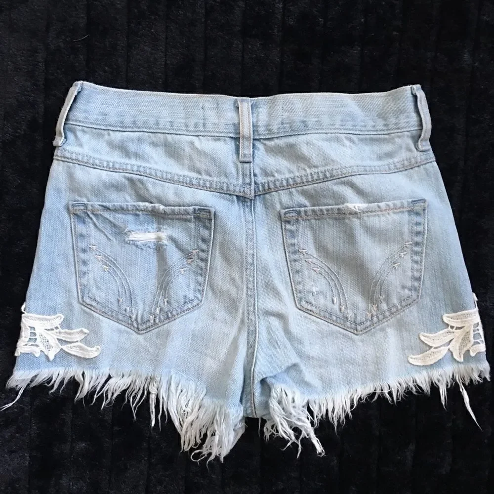 Hollister vint style high waisted shorts! Crochet‎